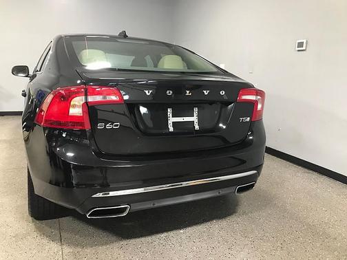2016 Volvo S60 Inscription T5 Drive-E Platinum