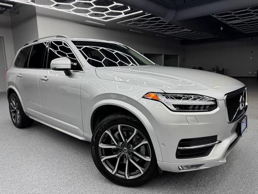 2016 Volvo XC90 T6 Momentum