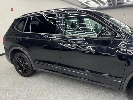 2022 Volkswagen Tiguan 2.0T SE R-Line Black 4MOTION
