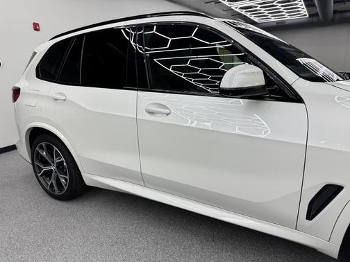 WHITE 2019 BMW X5 xDrive40i