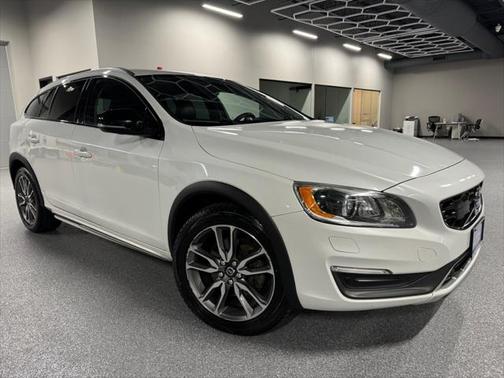 2015 Volvo V60 Cross Country T5 Platinum