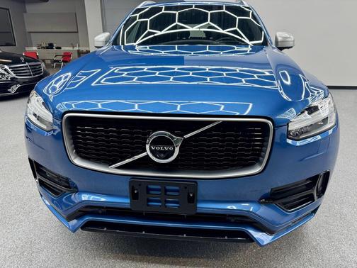 Bursting Blue Metallic 2019 Volvo XC90 T6 R-Design