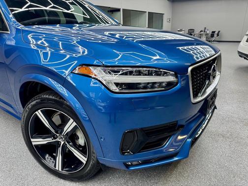 Bursting Blue Metallic 2019 Volvo XC90 T6 R-Design