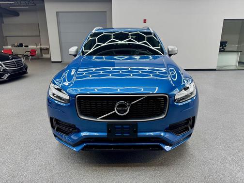 Bursting Blue Metallic 2019 Volvo XC90 T6 R-Design