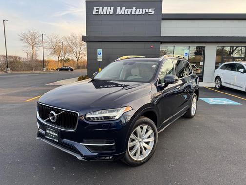 2016 Volvo XC90 T6 Momentum