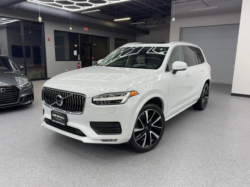 2020 Volvo XC90 T6 Momentum