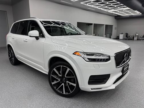 2020 Volvo XC90 T6 Momentum