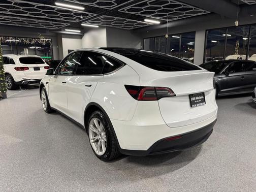 2022 Tesla Model Y Long Range Dual Motor All-Wheel Drive