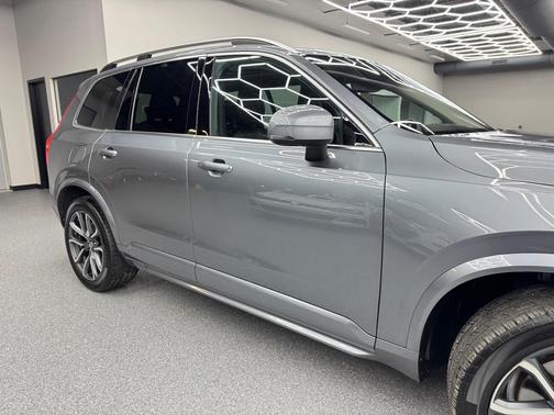 2017 Volvo XC90 T6 Momentum