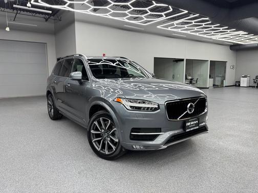 2017 Volvo XC90 T6 Momentum