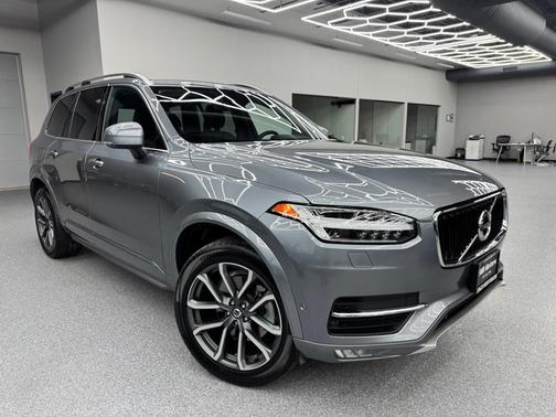 2017 Volvo XC90 T6 Momentum