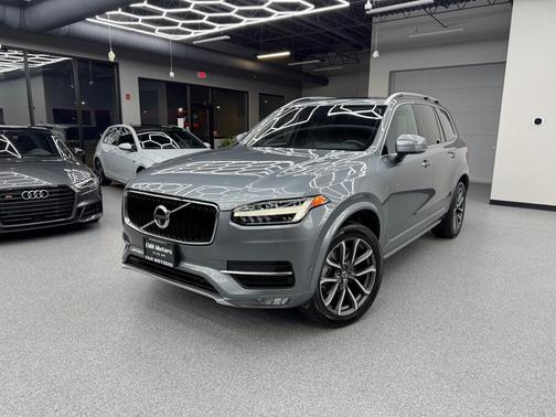 2017 Volvo XC90 T6 Momentum