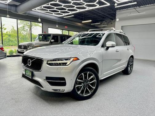 2017 Volvo XC90 T6 Momentum