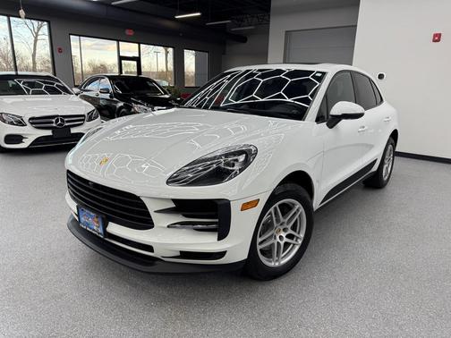 WHITE 2019 Porsche Macan Macan