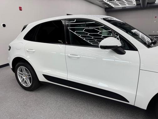 WHITE 2019 Porsche Macan Macan
