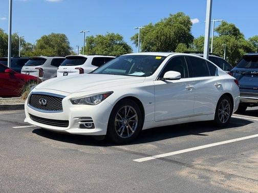 2015 INFINITI Q50 Base