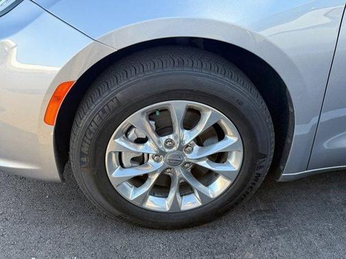 2021 Chrysler Pacifica Touring-L