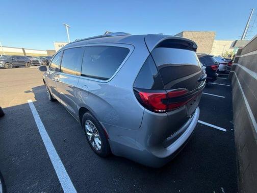 2021 Chrysler Pacifica Touring-L