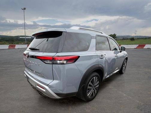Boulder Gray Pearl 2022 Nissan Pathfinder Platinum