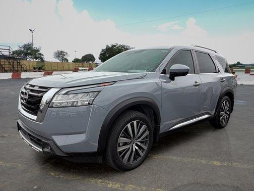 Boulder Gray Pearl 2022 Nissan Pathfinder Platinum