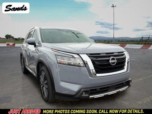 Boulder Gray Pearl 2022 Nissan Pathfinder Platinum