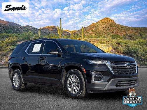 Mosaic Black Metallic 2023 Chevrolet Traverse LT Cloth