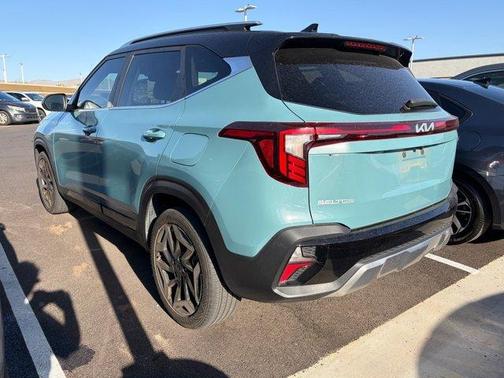 Blue / Black 2024 Kia Seltos SX