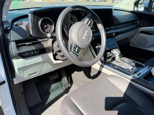 2022 Kia Carnival SX