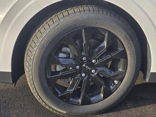 2024 Kia Carnival SX