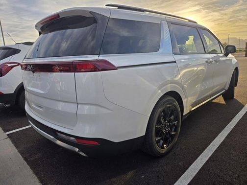 2024 Kia Carnival SX