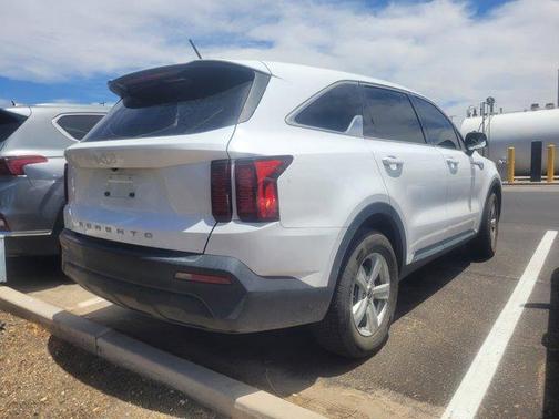 2022 Kia Sorento LX