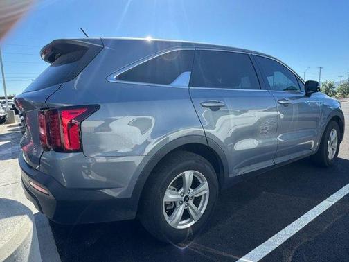 2022 Kia Sorento LX