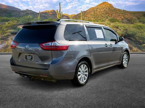 2017 Toyota Sienna 