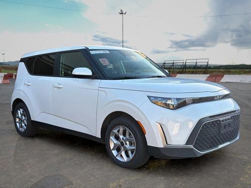 White 2025 Kia Soul