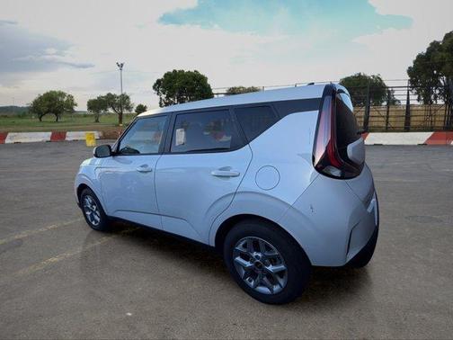 White 2025 Kia Soul