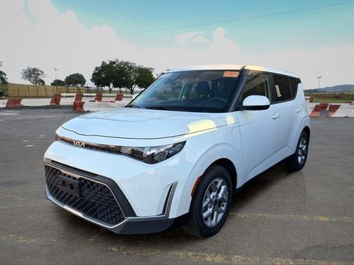 White 2025 Kia Soul