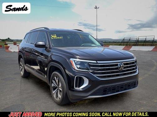 Deep Black Pearl Effect 2024 Volkswagen Atlas 2.0T SE