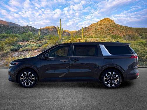 Metal 2024 Kia Carnival EX