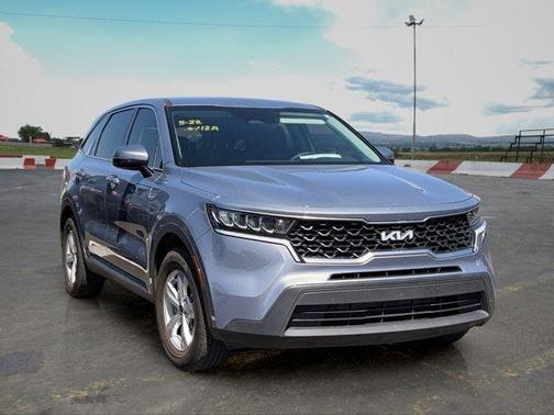 Everlasting Silver 2023 Kia Sorento LX