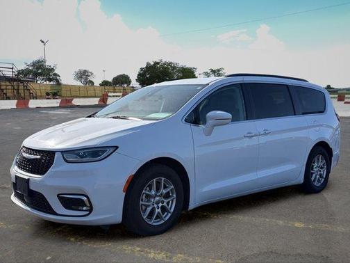 Bright White Clearcoat 2022 Chrysler Pacifica Touring-L