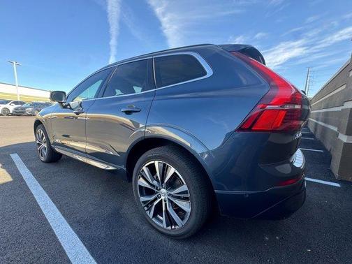 2022 Volvo XC60 B5 Momentum