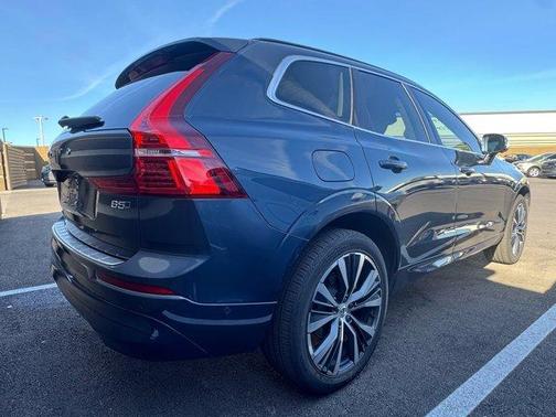 2022 Volvo XC60 B5 Momentum