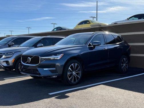 2022 Volvo XC60 B5 Momentum
