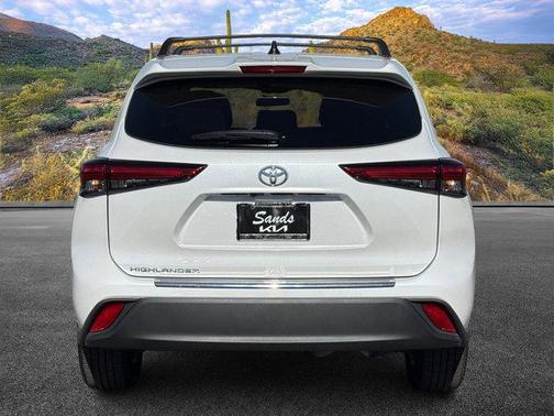 2022 Toyota Highlander L