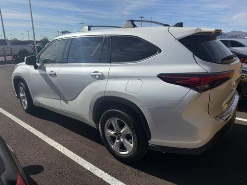 2022 Toyota Highlander L