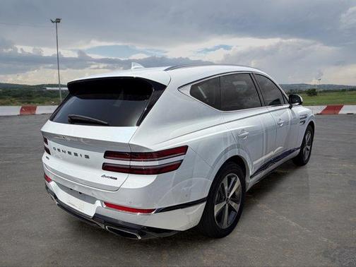 Uyuni White 2023 Genesis GV80