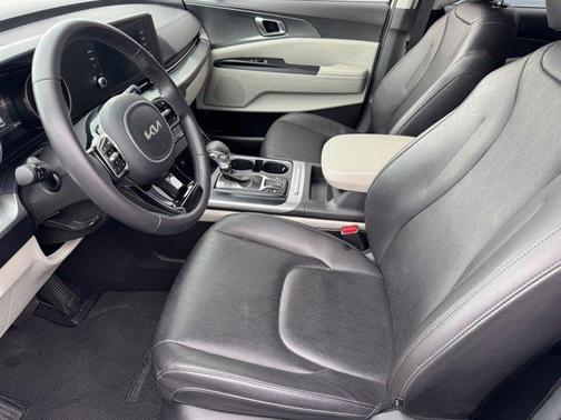 2024 Kia Carnival LX