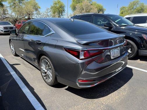 2022 Lexus ES 300h Luxury