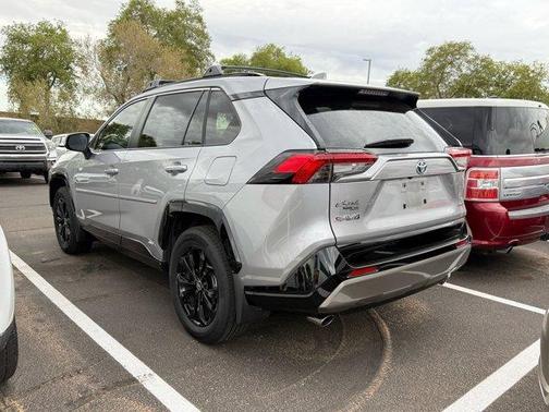 2022 Toyota RAV4 Hybrid SE