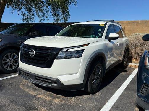 2022 Nissan Pathfinder SV